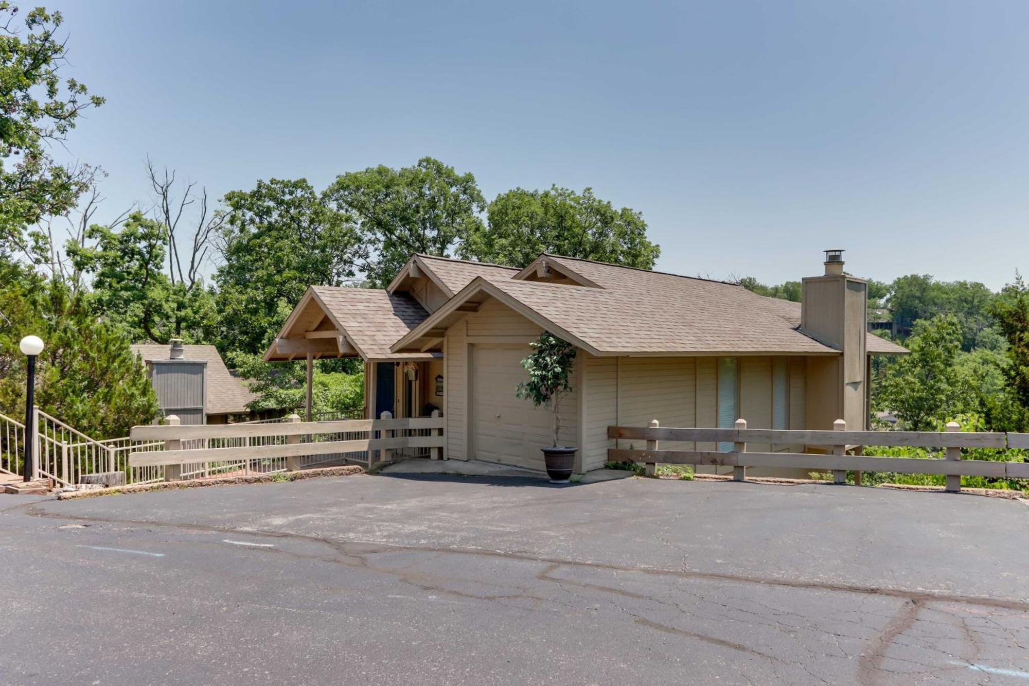 Margaritaville Resort Retreat With Hot Tub And Deck Osage Beach Exterior foto